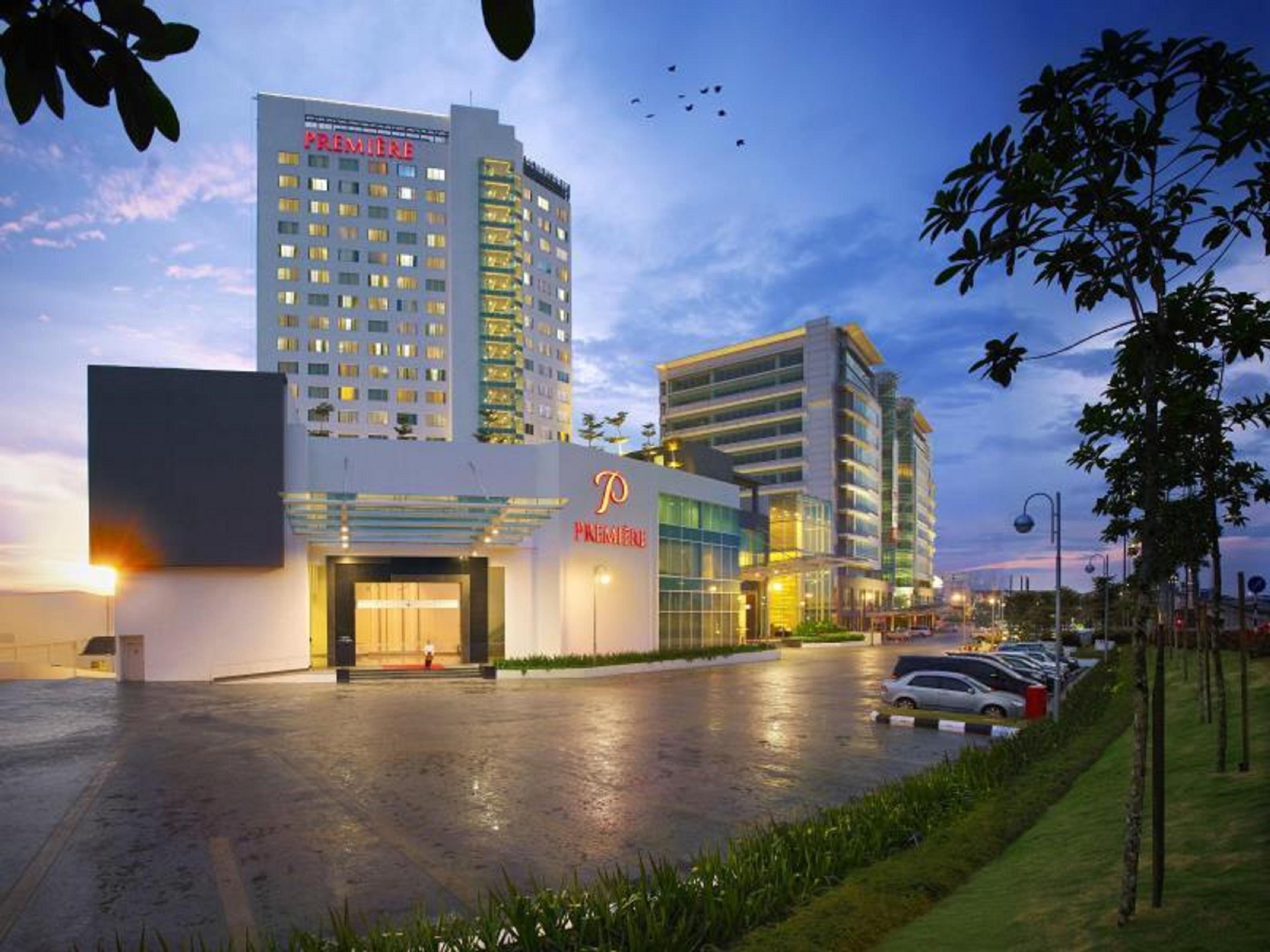 Premiere Hotel Klang Bagian luar foto