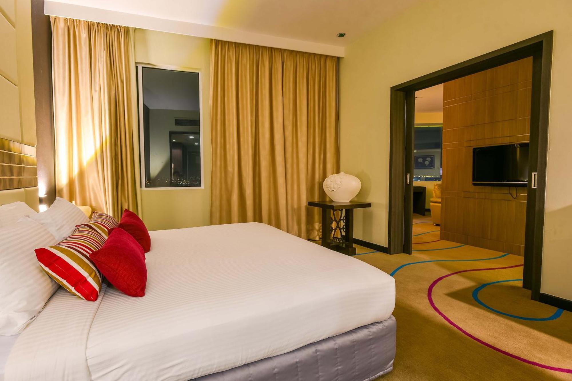 Premiere Hotel - Complimentary Shuttle To Klang Wholesale Market Bagian luar foto