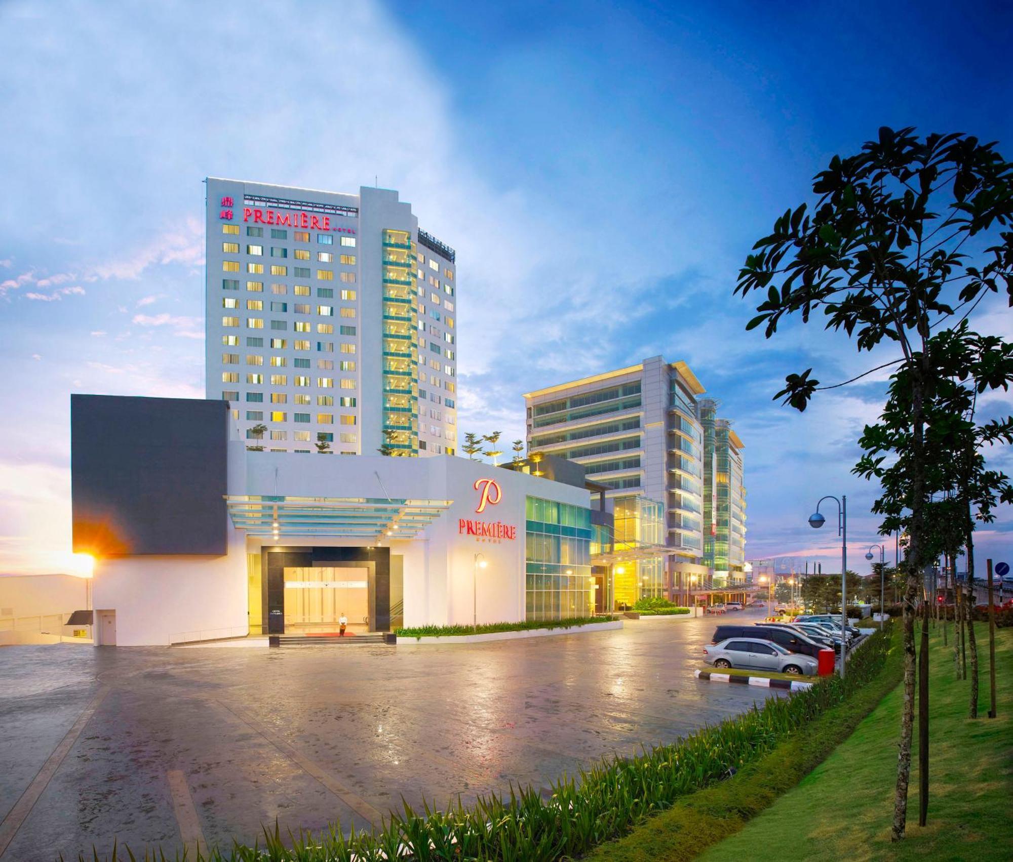 Premiere Hotel Klang Bagian luar foto