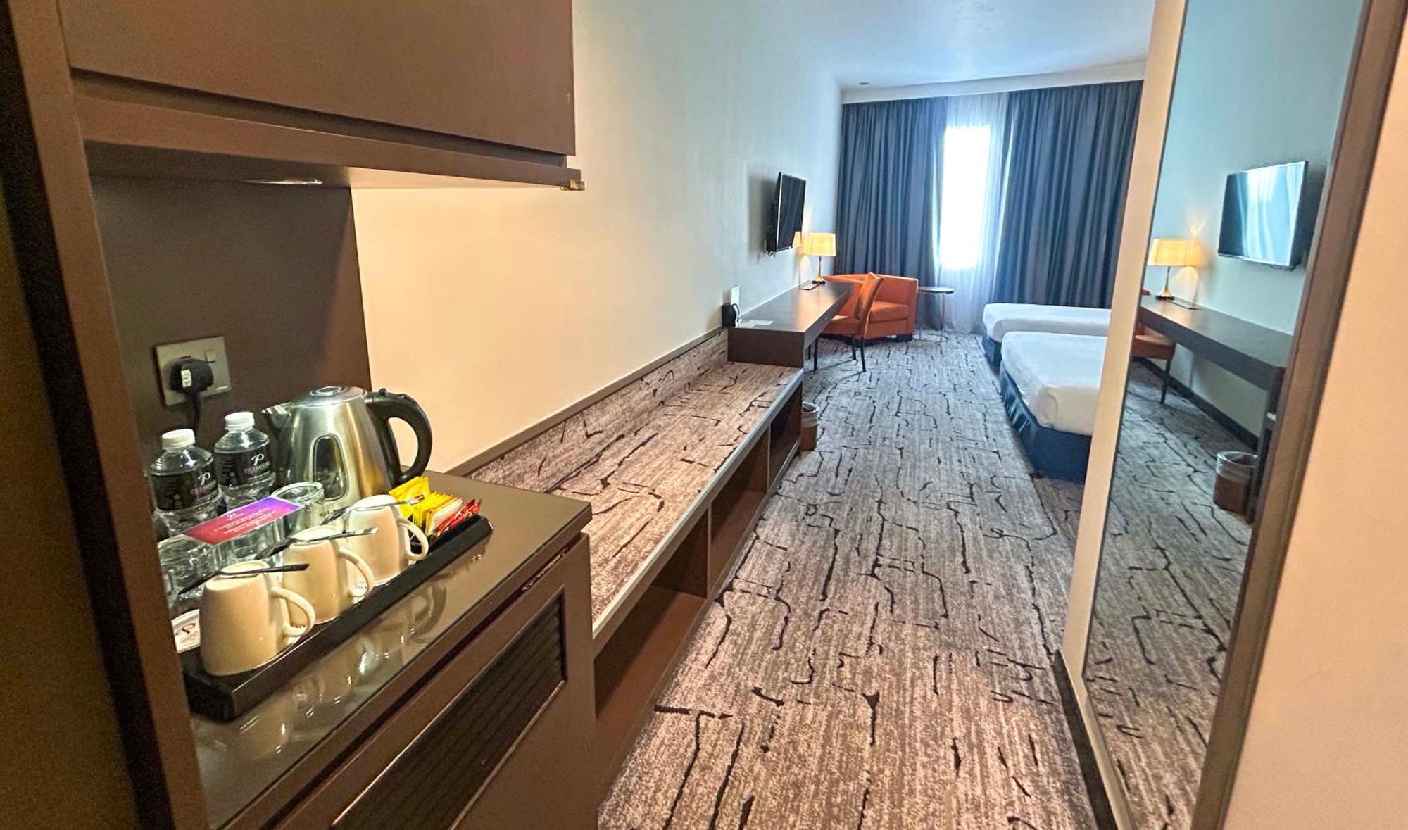 Premiere Hotel - Complimentary Shuttle To Klang Wholesale Market Bagian luar foto